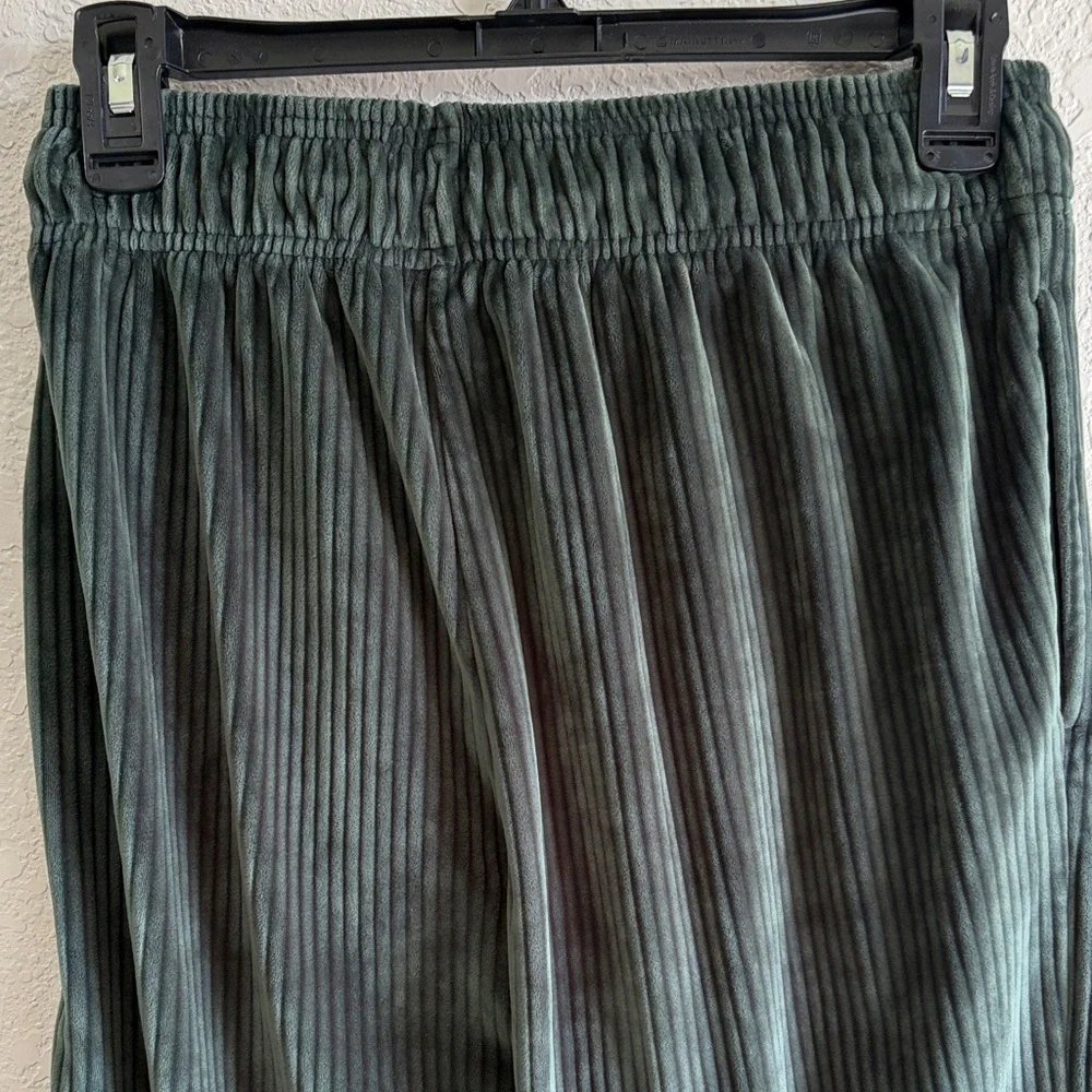 Fabletics Deep Green Ribbed Wide-Leg Pants - Picture 4 of 5